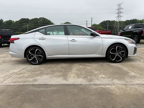 Used 2024 Nissan Altima 2.5 SR FWD image 5
