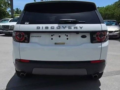 Used 2019 Land Rover Discovery Sport SE image 5