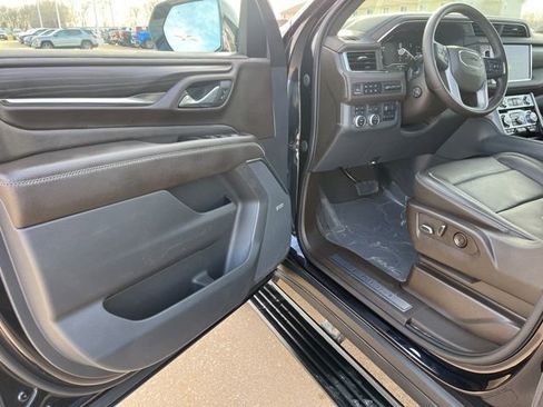 Used 2023 GMC Yukon XL Denali w/ Max Trailering Package image 9