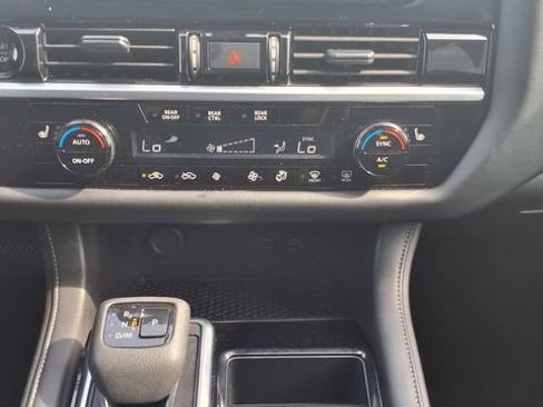 Used 2025 Nissan Pathfinder SV image 28