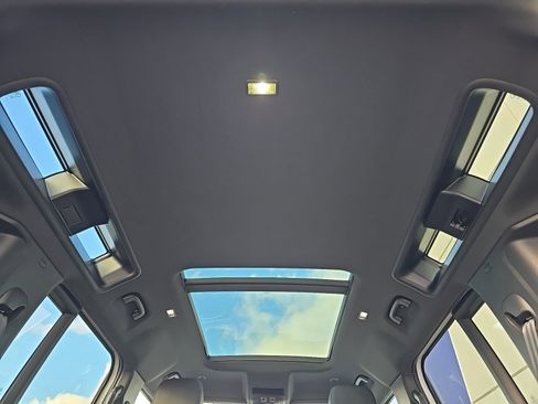 Certified 2024 Land Rover Defender 110 X-Dynamic SE image 23