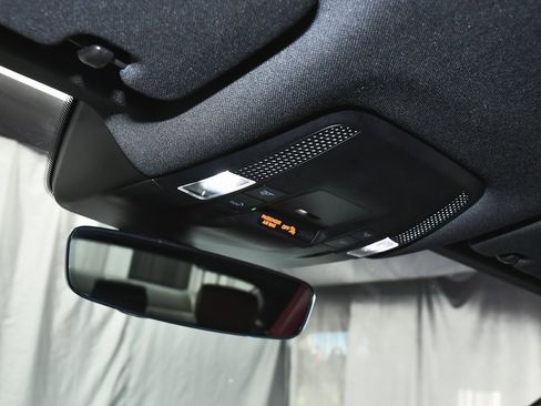 Used 2022 Porsche Taycan image 34