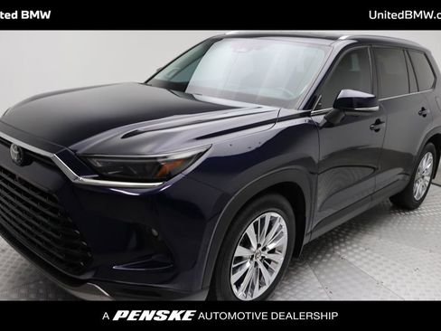 Used 2024 Toyota Grand Highlander AWD image 2