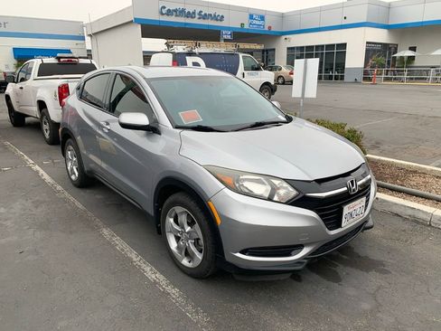 Used 2017 Honda HR-V LX image 4
