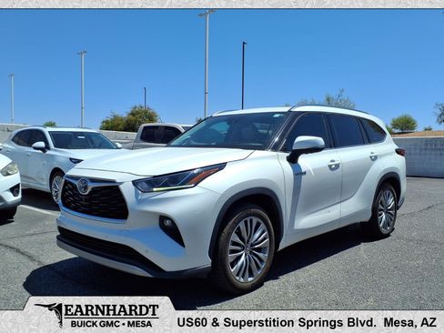 Used 2021 Toyota Highlander Platinum FWD image 1