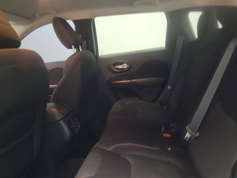 Used 2015 Jeep Cherokee Latitude AWD/4WD image 18