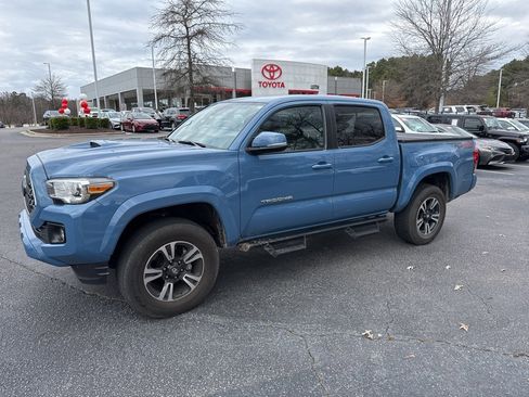Used 2019 Toyota Tacoma TRD Sport image 1