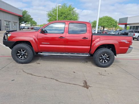 Used 2011 Toyota Tacoma w/ TRD Off-Road Pkg w/JBL Audio image 3