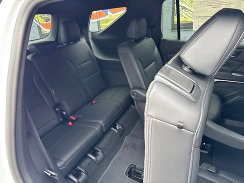 New 2026 Chevrolet Traverse LT w/ Driver Confidence Package AWD/4WD image 16