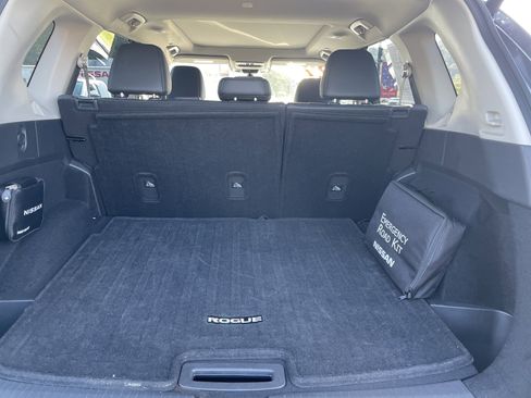 Used 2022 Nissan Rogue SV w/ SV Premium Package image 7