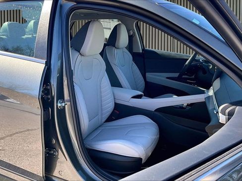 New 2026 Hyundai Elantra Limited image 9