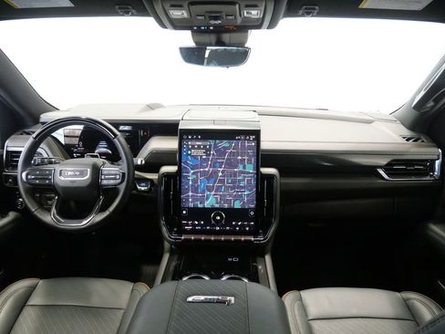 Used 2025 GMC Yukon AT4 w/ Premium Trailering Package AWD/4WD image 17
