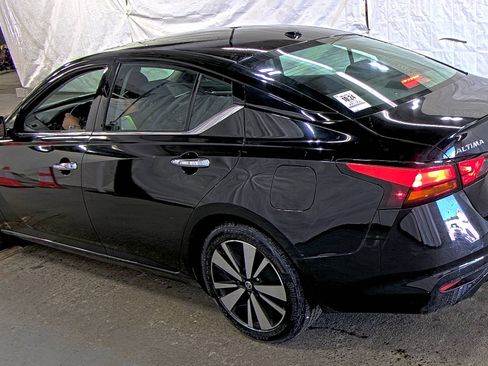 Used 2019 Nissan Altima 2.5 SV FWD image 4