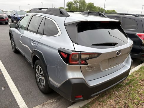 Used 2024 Subaru Outback Premium AWD/4WD image 4