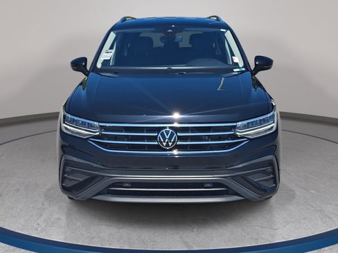 Used 2023 Volkswagen Tiguan SE FWD image 2