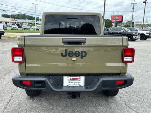 Certified 2025 Jeep Gladiator Sport w/ Premium Package AWD/4WD image 5