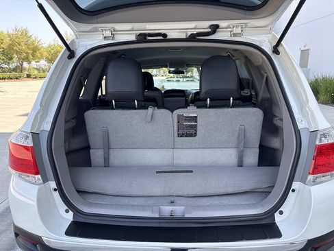Used 2013 Toyota Highlander Plus FWD image 10