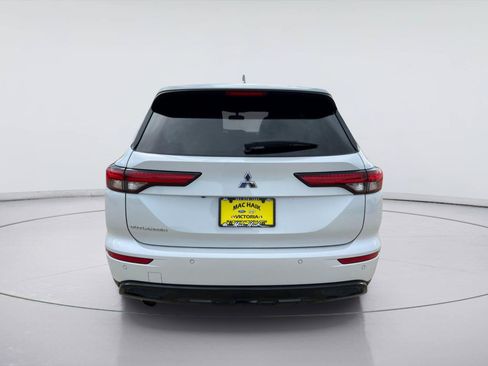 Used 2022 Mitsubishi Outlander SE FWD image 4