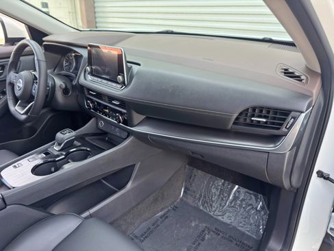 Used 2023 Nissan Rogue SV w/ SV Premium B Package FWD image 14
