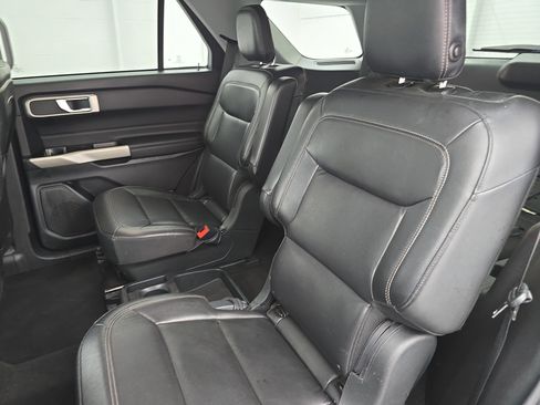 Used 2020 Ford Explorer XLT w/ Equipment Group 202A image 15