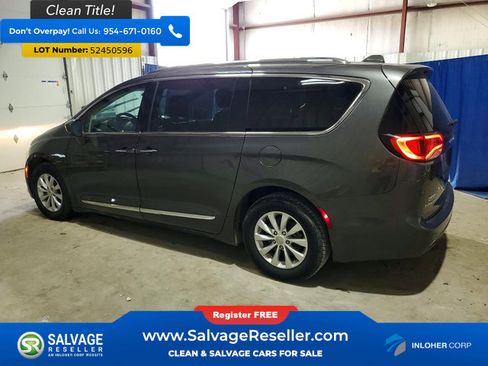 Used 2019 Chrysler Pacifica Touring-L FWD image 3