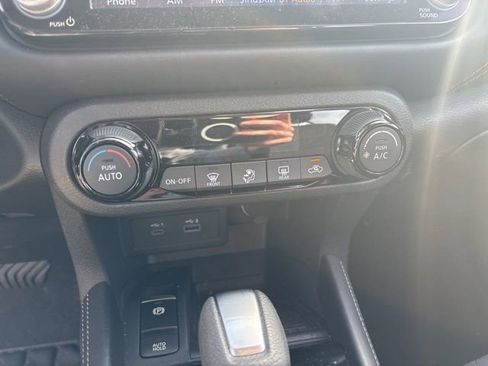 Used 2024 Nissan Kicks SR image 27