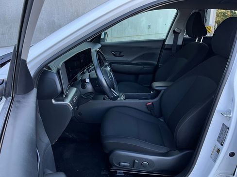 Used 2025 Hyundai Kona SEL image 10