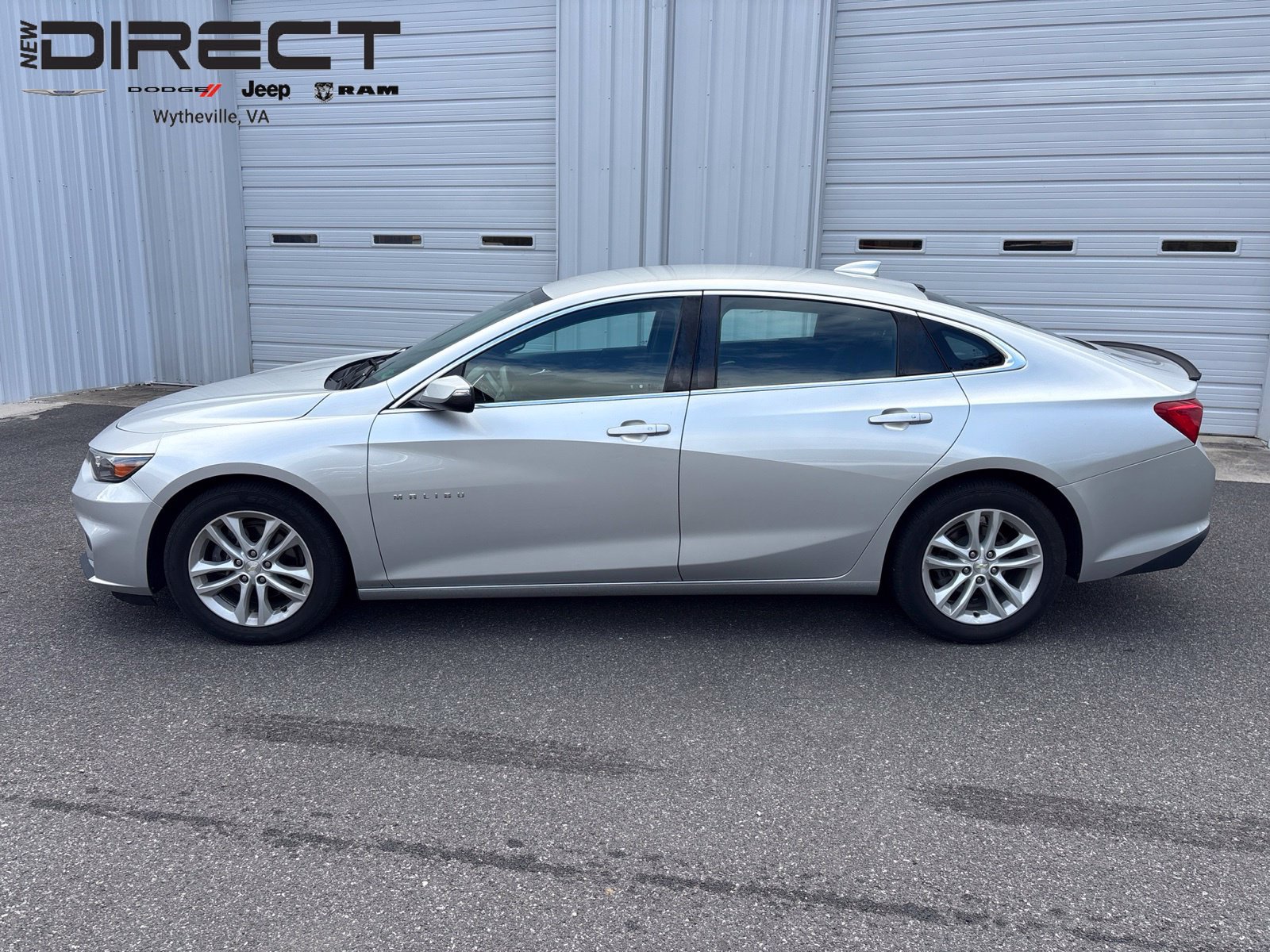 Used 2018 Chevrolet Malibu LT FWD image 2