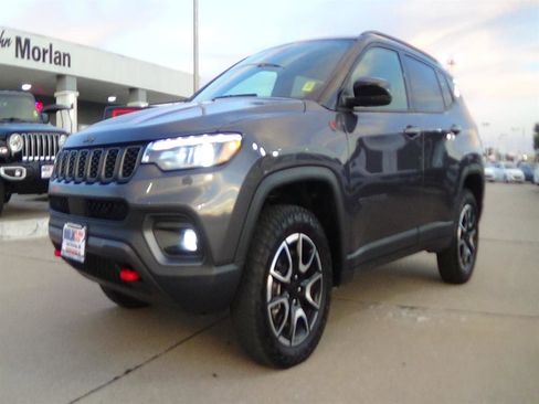 Certified 2024 Jeep Compass Trailhawk w/ Trailhawk Elite Group image 2