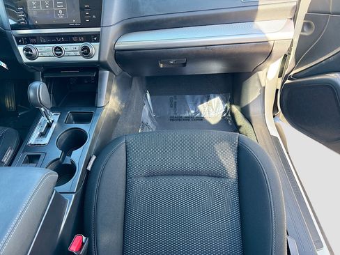 Used 2017 Subaru Outback 2.5i Premium image 18