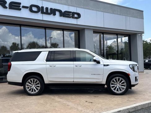 Used 2023 GMC Yukon XL Denali w/ Max Trailering Package AWD/4WD image 2