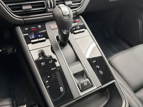 New 2026 Porsche Macan image 16