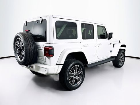 Used 2023 Jeep Wrangler Unlimited Sahara image 9