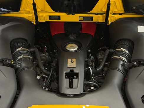 Used 2021 Ferrari F8 Tributo RWD image 25