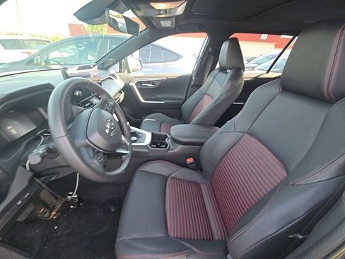 Used 2025 Toyota RAV4 XSE AWD/4WD image 3