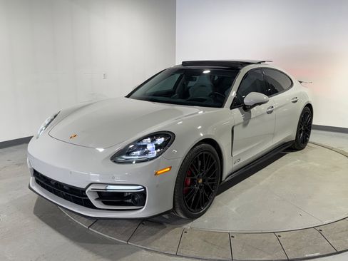Used 2022 Porsche Panamera GTS image 4