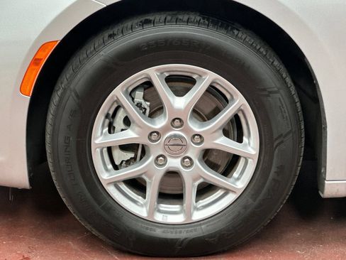Used 2023 Chrysler Pacifica Touring-L FWD image 36