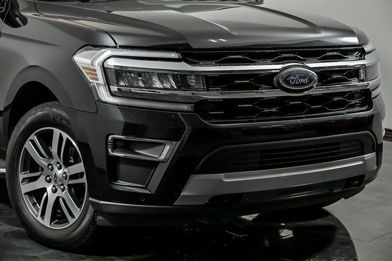 Used 2022 Ford Expedition Limited AWD/4WD image 2