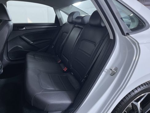 Used 2020 Volkswagen Passat 2.0T R-Line image 21