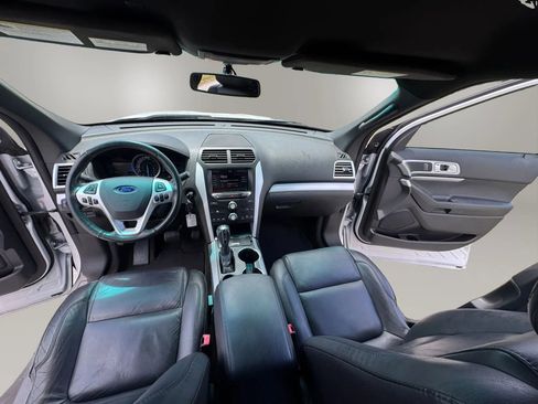 Used 2014 Ford Explorer XLT w/ Equipment Group 202A FWD image 9