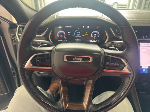 Used 2023 Jeep Grand Cherokee L Summit w/ Advanced Protech Group IV AWD/4WD image 22