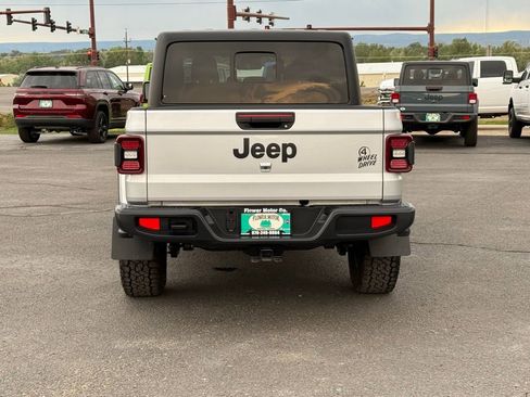 Used 2024 Jeep Gladiator Sport image 6