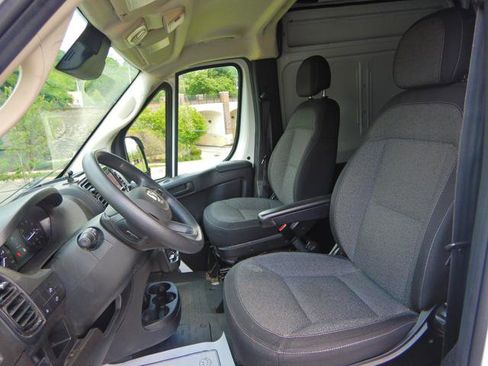 Used 2024 RAM ProMaster 2500 w/ Convenience Group FWD image 12