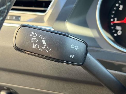 Certified 2021 Volkswagen Tiguan SE R-Line image 25