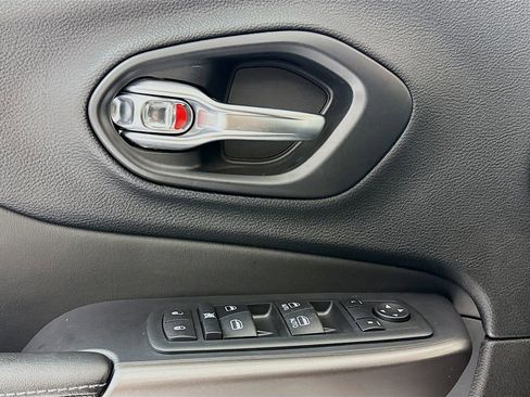 Used 2021 Jeep Cherokee Latitude image 14