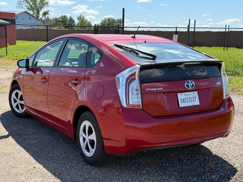 Used 2014 Toyota Prius Three image 3