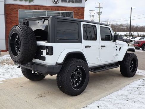 Used 2020 Jeep Wrangler Unlimited Sahara image 34