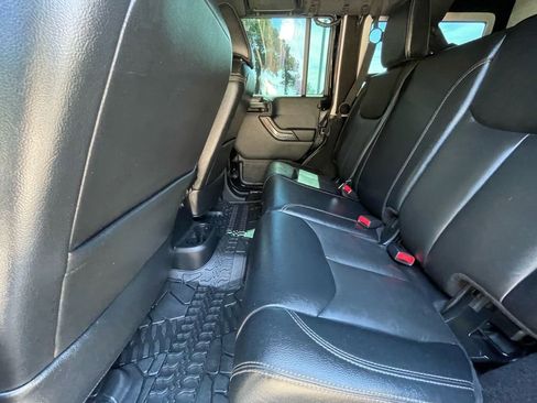 Used 2017 Jeep Wrangler Unlimited Rubicon w/ Connectivity Group image 25