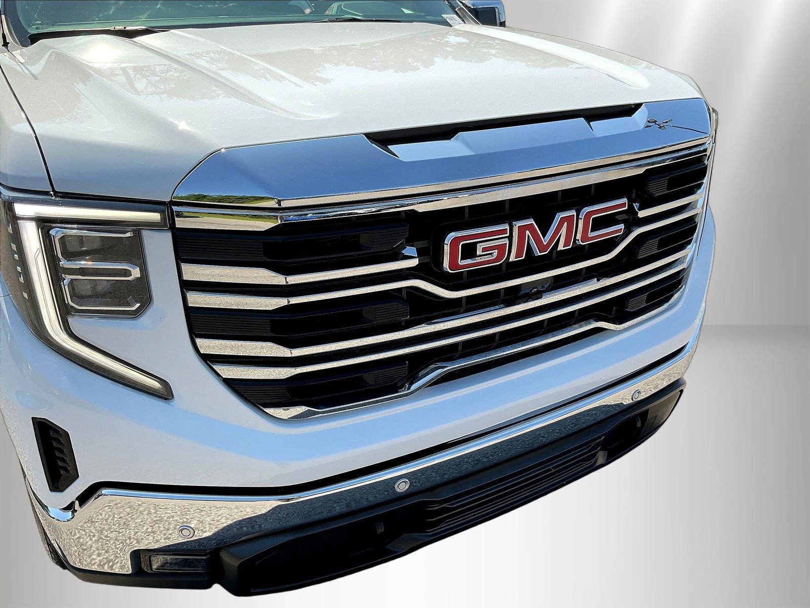 Used 2024 GMC Sierra 1500 SLT w/ SLT Premium Plus Package AWD/4WD image 35