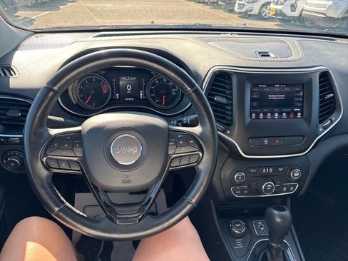Used 2019 Jeep Cherokee Latitude Plus AWD/4WD image 10